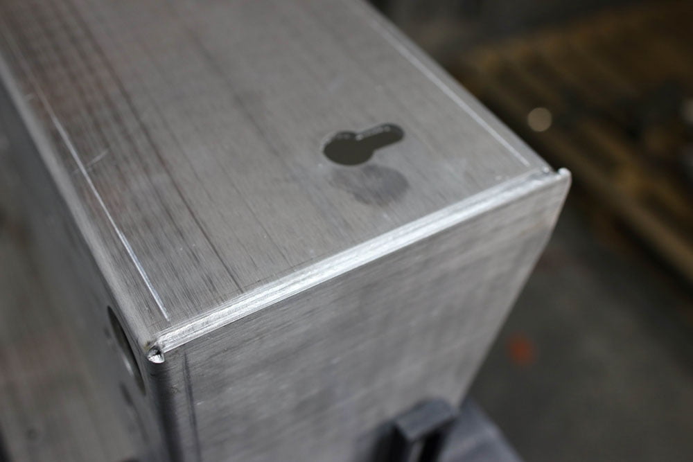 Smooth weld by laser welding