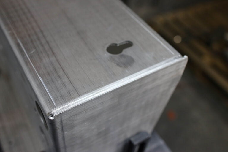 Smooth weld by laser welding